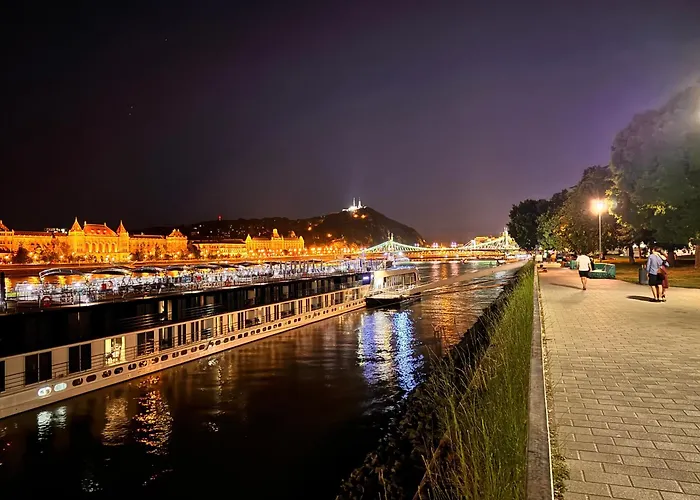 Victoria's Danube View شقة بودابست